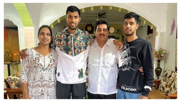 Tilak Varma: অভিষেকে নজরকাড়া পারফরম্যান্স, তিলকের মুখে বাবার আত্মত্যাগের কথা