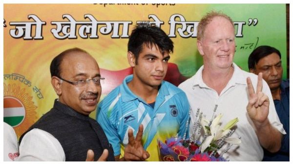 Neeraj Wins Gold: কেরিয়ারে বার বার বদলেছেন কোচ, জেনে নিন নীরজের সাফল্যের নেপথ্যের কারিগর কারা?