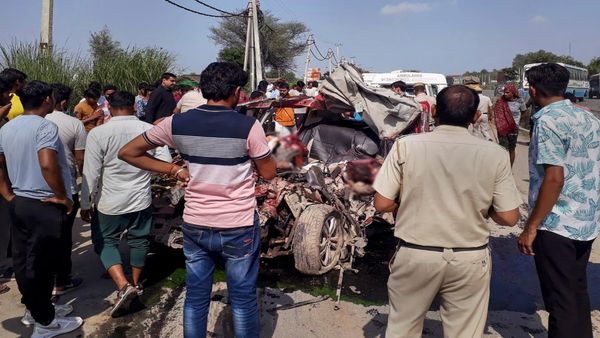 Road Accident: হাইস্পিড রোলস-রয়েস ফ্যান্টম দুমড়ে গেল পেট্রোল ট্যাঙ্কারে, দুর্ঘটনার কবলে কুবের গ্রুপ-ডিরেক্টর