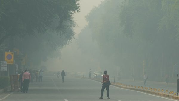 Air Pollution: ভারতীয়দের গড় আয়ু কমছে! দিল্লিতে কমেছে প্রায় ১২, জানেন বাংলার মানুষের কত কমেছে