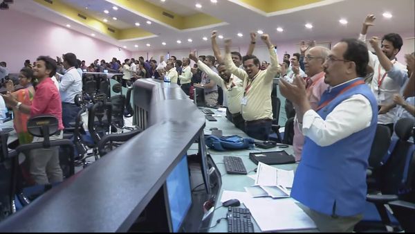 ISRO Salary: চন্দ্রযান ৩ মিশনে ইতিহাস গড়া ইসরোর বিজ্ঞানী থেকে প্রযুক্তিকর্মী কার বেতনক্রম কত, একনজরে