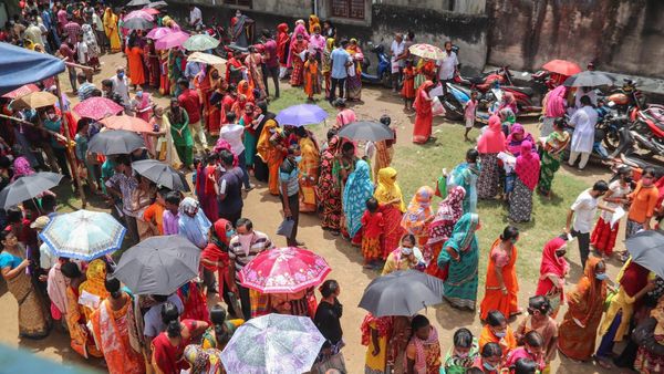 Duare Sarkar: দুয়ারে সরকার কাল থেকে, কোন ৪ নতুন প্রকল্পের সুবিধা মিলবে? পরিযায়ী শ্রমিকদের জন্য বিশেষ ব্যবস্থা