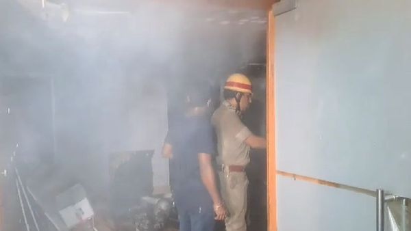 Fire At Eden Gardens: ইডেনের ড্রেসিংরুমে আগুন, বিশ্বকাপের আগে দমকলের তৎপরতায় এড়ানো গেল বড় ক্ষতি