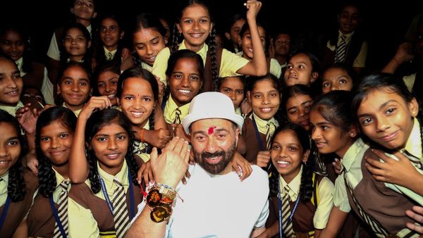 Gadar 2: রাখী স্পেশাল! একটি টিকিটে আরেকটি ফ্রি, আজ আরও একটি রেকর্ড গড়তে চলেছে গদর-২