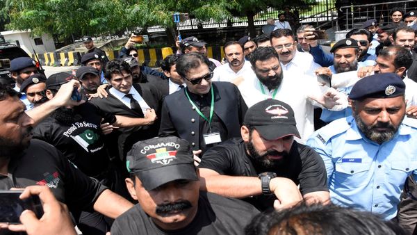 Imran Khan in Jail: পাকিস্তানের তোষাখানা থেকে কী কী নিয়েছিলেন ইমরান, কী ছিল তাঁর অপরাধ