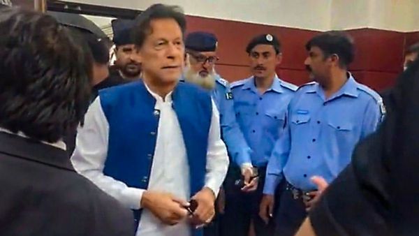 Ex-Pakistan PM Imran Khan: 'লন্ডনের প্ল্যানের ছক কষা হয়েছিল', গ্রেফতার হতেই ইমরানের টুইটারে ভিডিও পোস্ট