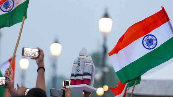 Isro Recruitment 2023: চন্দ্রায়নের পর ইসরোয় কাজের স্বপ্ন দেখছেন? জানেন গ্র্যাজুয়েশনেও মেলে চাকরি