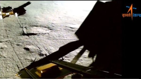 Chandrayaan 3: চাঁদের ‘শিবশক্তি’ পয়েন্টে ঘুরে বেড়াচ্ছে প্রজ্ঞান, দেখুন ইসরোর পাঠানো চমকপ্রদ ভিডিও