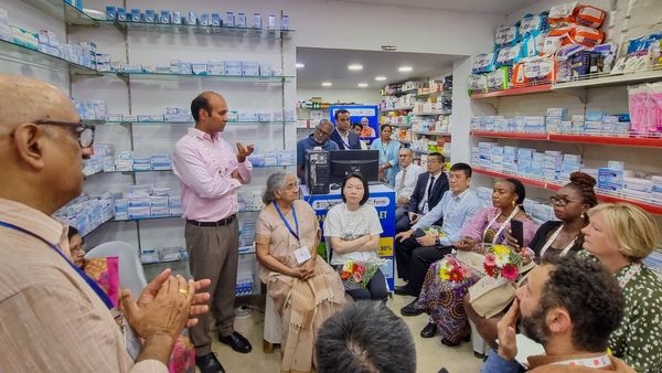 PM Jan Aushadhi Kendra: সরকারের টাকায় ওষুধের দোকান খুলুন! লাভ গুণে শেষ হবে না