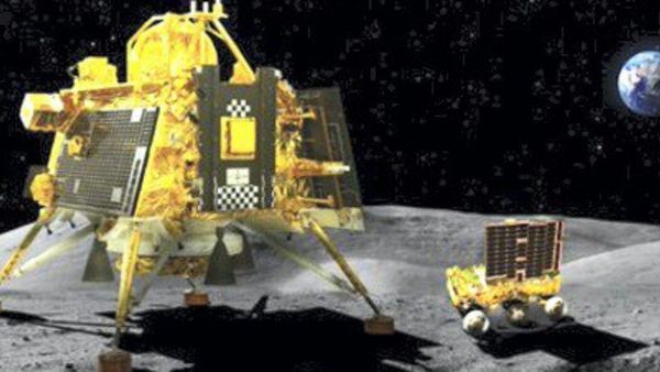 Chandrayaan 3 lands on Moon: চাঁদে নেমেছে চন্দ্রযান-৩-এর ল্যান্ডার! এবার বেরিয়ে এল রোভার প্রজ্ঞান