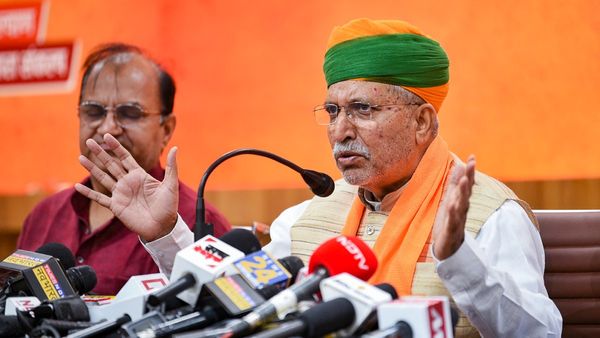 Meghwal Vs Meghwal: বিজেপির গৃহযুদ্ধ রাজস্থানে, কেন্দ্রীয় মন্ত্রীকে দুর্নীতিবাজ তোপ রাজে-ঘনিষ্ঠের