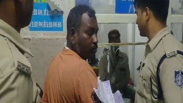 বিজেপি শাসিত রাজ্যে আদিবাসী যুবকের ওপরে গুলি! অভিযুক্ত শাসক বিধায়কের ছেলে