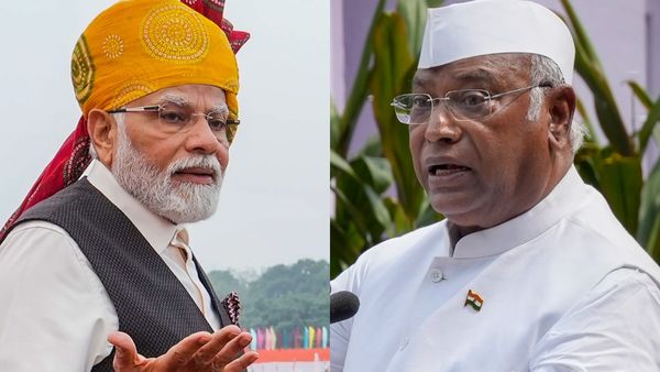 তিনি ২০২৪-এ জাতীয় পতাকা তুলবেন, কিন্তু...! স্বাধীনতা দিবসে মোদীর মন্তব্যকে কটাক্ষ খাড়গের