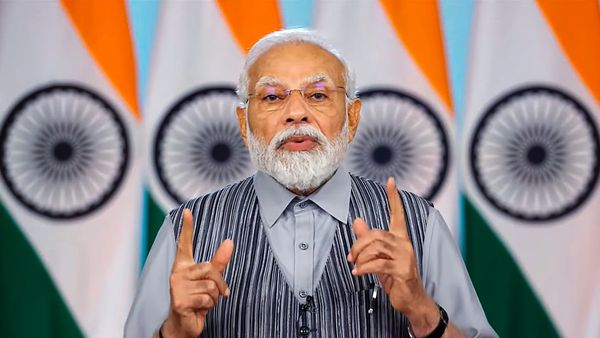 Congress’s dynasty politics: শরদ পাওয়ার কেন প্রধানমন্ত্রী হতে পারলেন না, স্পষ্ট করলেন নরেন্দ্র মোদী