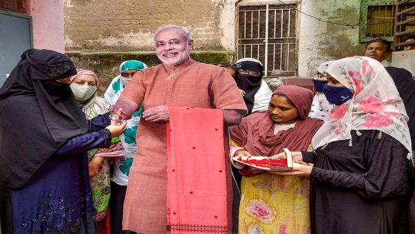 Lok Sabha Elections 2024: মুসলিম ভোটব্যাঙ্কে নজর মোদীর, ‘হাতিয়ার’ তুলে দিলেন বিজেপি সাংসদদের