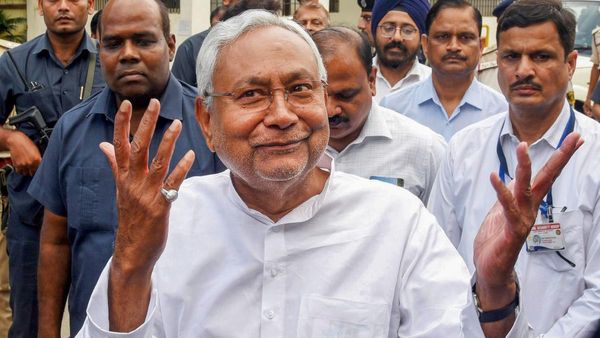 INDIA Alliance Meeting: দুই বড় দলের সঙ্গে যোগাযোগ নীতীশের! এবার কি ইন্ডিয়া জোটে দলের সংখ্যা বাড়বে