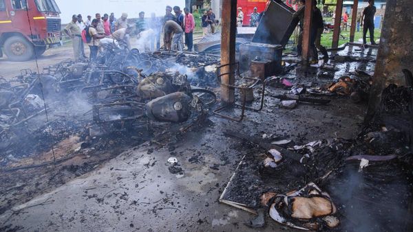 ওড়িশায় থানায় আগুন উত্তেজিত জনতার! এসডিপিওকে ব্যাপক মারধর