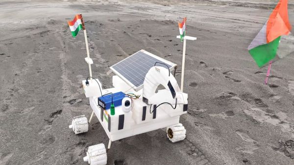 Chandrayaan 3: চাঁদে নয়, বাংলার মাটিতেই ঘুরছে প্রজ্ঞান রোভার! তাক লাগিয়ে দিলেন দুর্গাপুরের যুবক