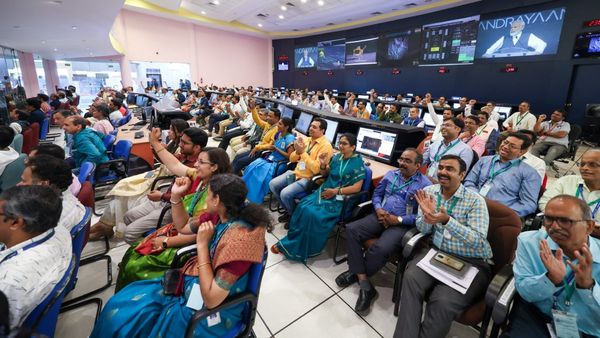 Narendra Modi: চন্দ্রযান ৩ মিশন নারীশক্তির প্রাণবন্ত উদাহারণ, মন কি বাতে মহিলা বিজ্ঞানীদের প্রশংসায় মোদী