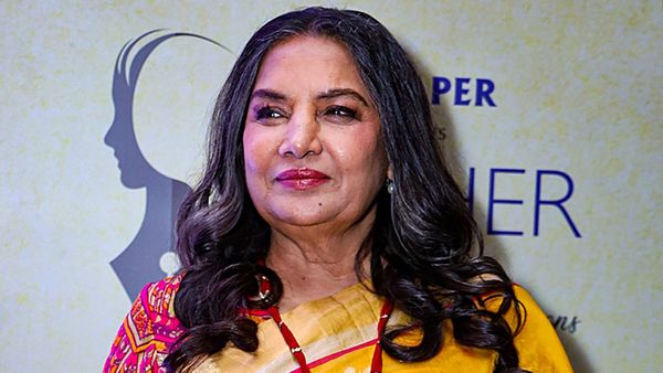 Shabana Azmi-Dharmendra Kissing Scene: 'রোমান্সের কোনও বয়স হয় না', ধর্মেন্দ্রকে চুম্বন প্রসঙ্গে মত শাবানার