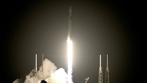 Starlink Satellite: ‘তারার দল’কে মহাকাশে পাঠাল স্পেস এক্স, ২২টি স্টারলিঙ্ক স্যাটেলাইটের উৎক্ষেপণ সফল