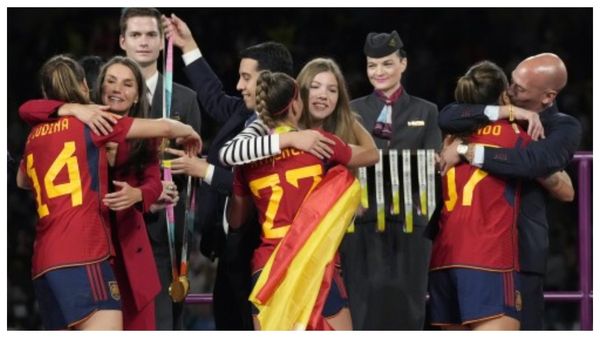 Kiss During World Cup: ‘কিস কাণ্ডে’ ইউ টার্ন স্প্যানিশ ফুটবল প্রেসিডেন্টের, চাপের মুখে চাইলেন‌ ক্ষমা