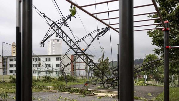 Weather Update: প্রবল বেগে এগোচ্ছে ঝড় অ্যান্টনি! সতর্কবার্তা জারি আবহাওয়া দফতরের
