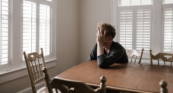 Stress Relieving Foods: দুশ্চিন্তা কমাতে আজ থেকেই খাওয়া শুরু করুন এই খাদ্যগুলি