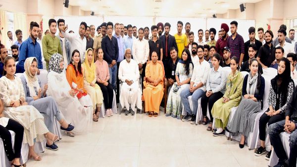 Student Fee Concession: রাজ্যে আইটিআই ছাত্র-ছাত্রীদের ফি-তে ছাড়, মাস্টারস্ট্রোক যোগী আদিত্যনাথের