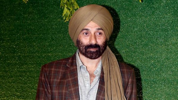 Sunny Deol: অক্ষয় কুমারই কি ত্রাতা, ব্যাঙ্ক থেকে বাংলো ছাড়াতে সাহায্য করছে কে? জবাবে যা বললেন সানি দেওল