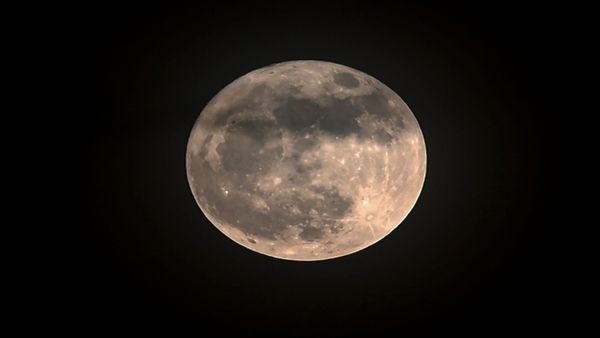 Super Moon: ১২টার পর পরই ‘দুর্লভ’ দর্শন আকাশে! দেখা মিলবে মোহময়ী চন্দ্রের শোভা
