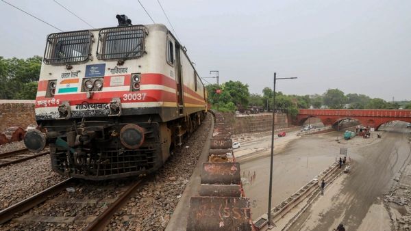List of Train Cancelled in Howrah: বেলুড়-বালি স্টেশনে শুরু হবে কাজ! কতটা প্রভাব পড়বে ট্রেনে