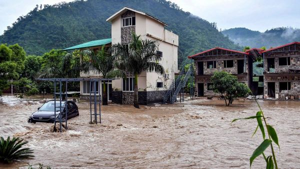 Heavy Rain Alert: ভারী থেকে অতি ভারী বৃষ্টির পূর্বাভাস, উত্তরাখণ্ডে মৃতের সংখ্যা বেড়ে ৮৮