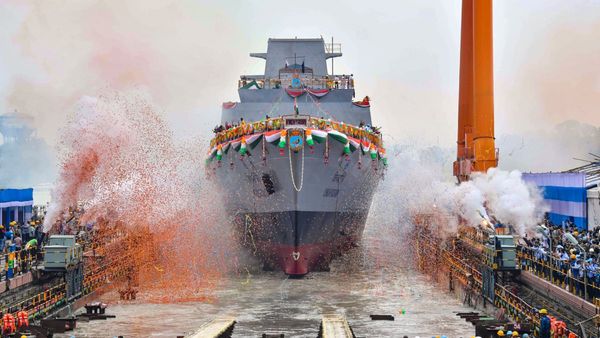 INS Vindhyagiri: অ্যান্টি সাবমেরিন অস্ত্র থেকে রয়েছে ব্রহ্মস! নয়া এই যুদ্ধজাহাজ শত্রুর ঘুম কাড়বেই