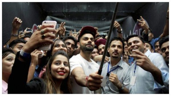 Virat Kohli: বিরাট জ্বরে আক্রান্ত বেঙ্গালুরু, কোহলি দর্শনে জনজোয়ার, দেখুন ভিডিও