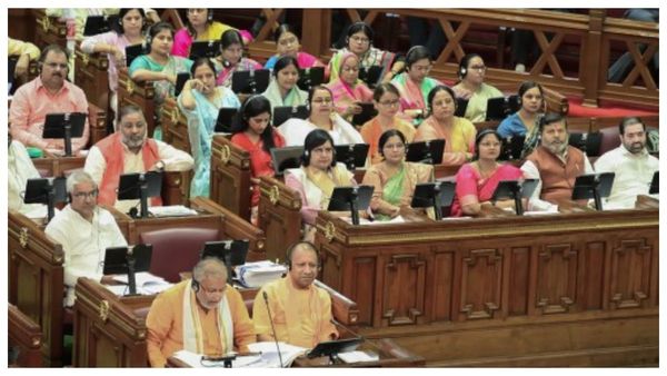 Yogi Adityanath: জনপ্রতিনিধিদের আদেশে কাজ নয়, সরকারি আধিকারিকদের কঠোর নির্দেশিকা যোগী সরকারের