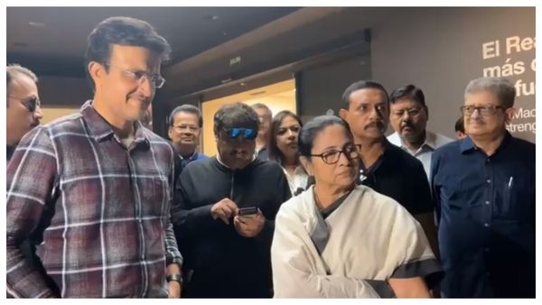 Mamata Banerjee: রিয়াল মাদ্রিদের দুর্গে মমতা-মহারাজ, ঘুরে দেখলেন সংগ্রহশালা থেকে গ্যালারি