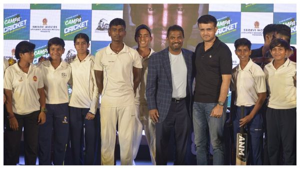 Muttiah Muralitharan: সৌরভ না ধোনি অধিনায়ক হিসেবে এগিয়ে কে? কলকাতায় এসে নিজের মতামত জানালেন মুরলীধরন