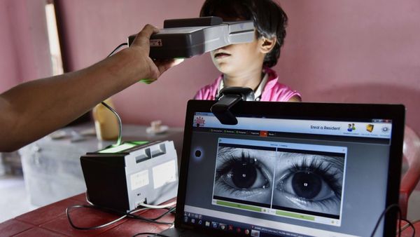 Aadhaar Card Camp: বিনামূল্যে পড়ুয়াদের আধার কার্ড তৈরি, আজ থেকেই ব্লকে ব্লকে শুরু হচ্ছে ক্যাম্প