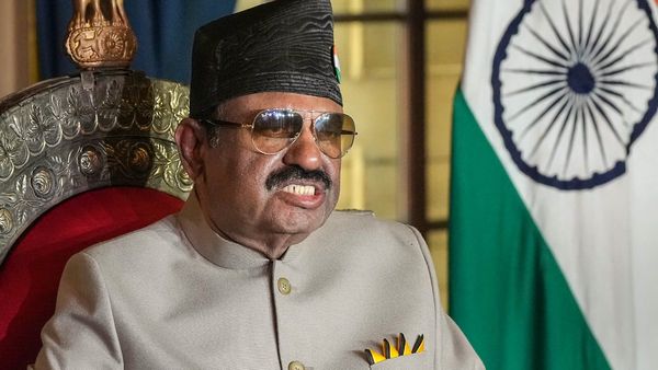 C. V. Ananda Bose: প্রকাশ্যে ক্ষমা চাইতে হবে! আচার্যকে আইনি নোটিশ প্রাক্তন উপাচার্যদের