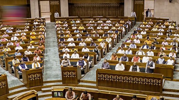 Women’s reservation Bill: লোকসভা ও বিধানসভায় ৩৩ শতাংশ আসন আর এসসি-এসটি কোটা কি ২৪-এর আগেই