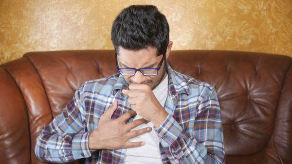 Health Tips: কাশিতে জেরবার হচ্ছেন, দ্রুত সুস্থ হতে কী কী খাবেন, জানেন