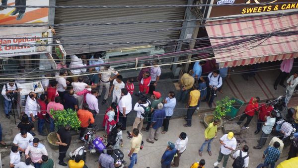 ফিল্মি কায়দায় দোকানে ঢুকে ২৫ কোটির গহনা নিয়ে চম্পট, দক্ষিণ দিল্লিতে চাঞ্চল্য