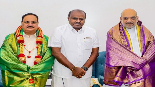 সংখ্যালঘুদের পদত্যাগের হিড়িক পড়েছে জেডিএসে, বিজেপির সঙ্গে গাঁটছড়া বাঁধতেই পতনের সূত্রপাত