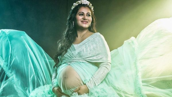 ফের বাবা হতে চলেছেন এই অভিনেতা, স্ত্রীকে নিয়ে প্রি প্রেগন্যান্সি ফটোশ্যুট শেয়ার করলেন সোশ্যাল মিডিয়ায়