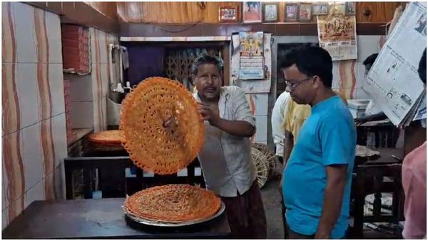 ১০ কেজির জিলিপি দেখেছেন কখনও, চলে আসুন জিলিপি মেলায়