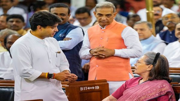 Congress Joining: বিজেপিতে বড় ধাক্কা ভোটের মুখে, সিন্ধিয়া শিবিরের নেতা প্রমোদ ট্যান্ডন ফিরলেন কংগ্রেসে