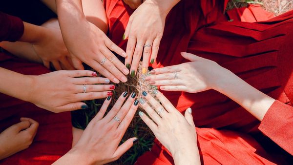Nails White Spots: নখে সাদা দাগ দেখা দেওয়া কোন রোগের লক্ষণ, জানেন আপনি?