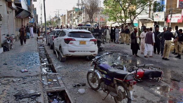 Pakistan: পাকিস্তানে মসজিদে আত্মঘাতী বিস্ফোরণ, কমপক্ষে ৫২ জনের মৃত্যুর আশঙ্কা