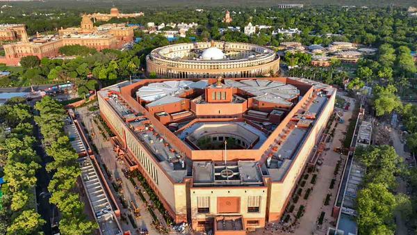 নতুন সংসদ ভবনের আকৃতি ত্রিভূজাকার, গোলাকৃতি নয় কেন? এর পিছনের কারণগুলি